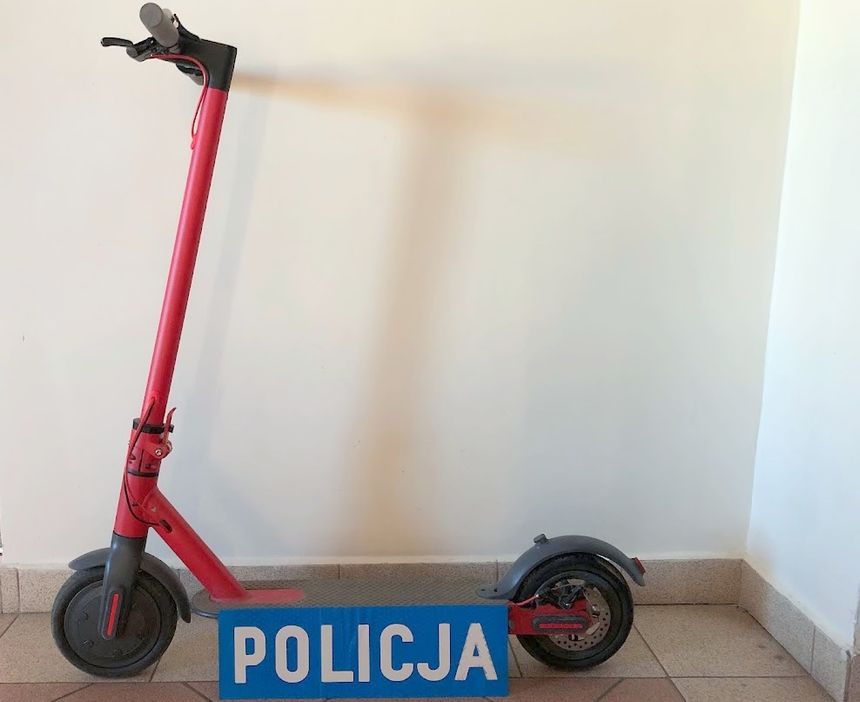 Hulajnoga elektryczna, którą jechali nastolatkowie