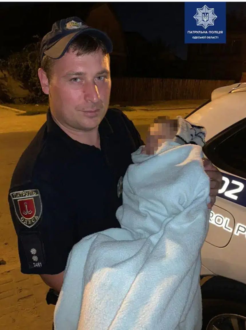 chłopiec pozostawiony sam w domu