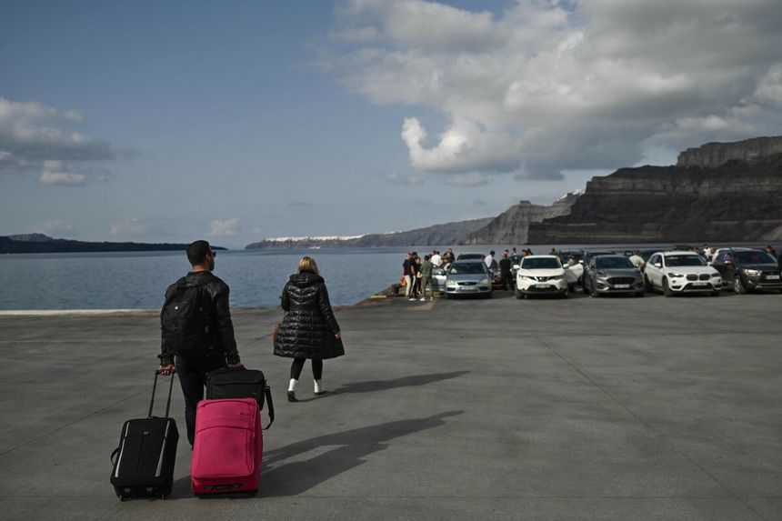 trzęsienie ziemi, turyści uciekają z Santorini