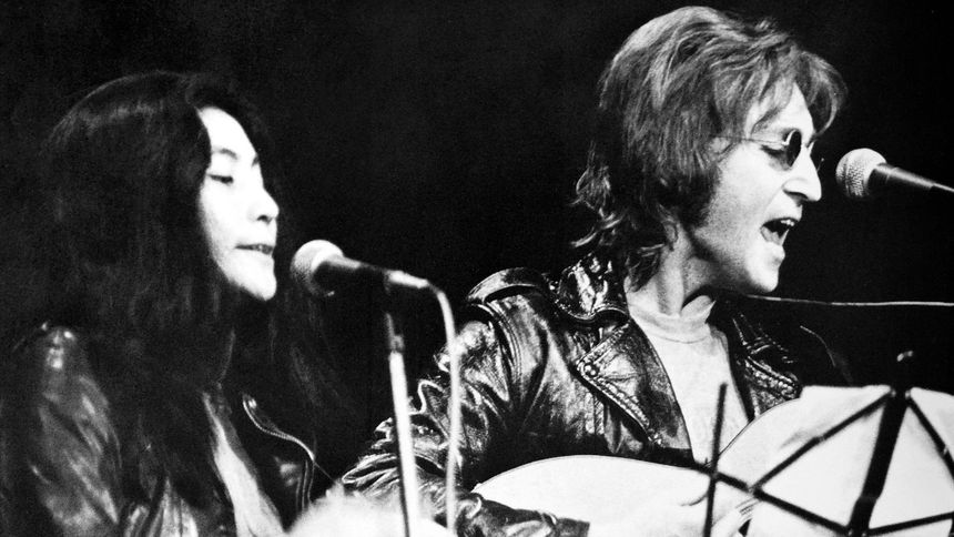 Yoko Ono i John Lennon w 1972 roku.