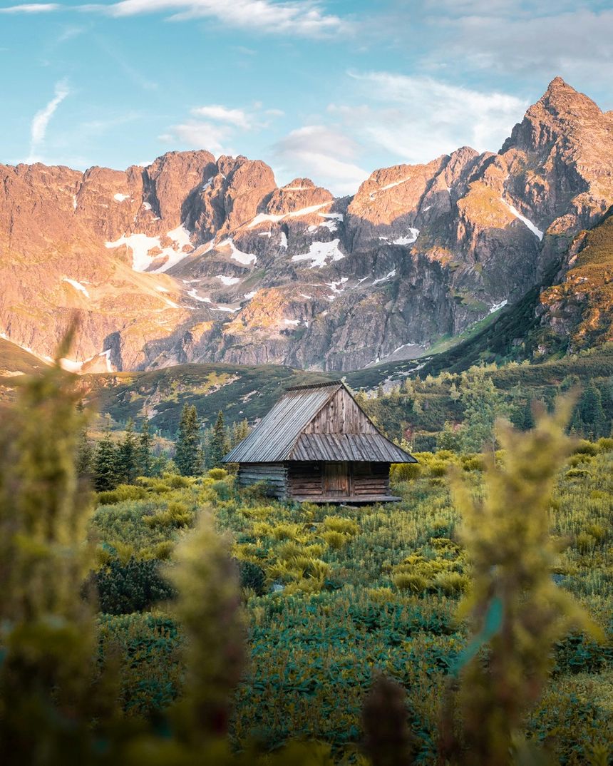 Turyści wciąż ciągną w Tatry