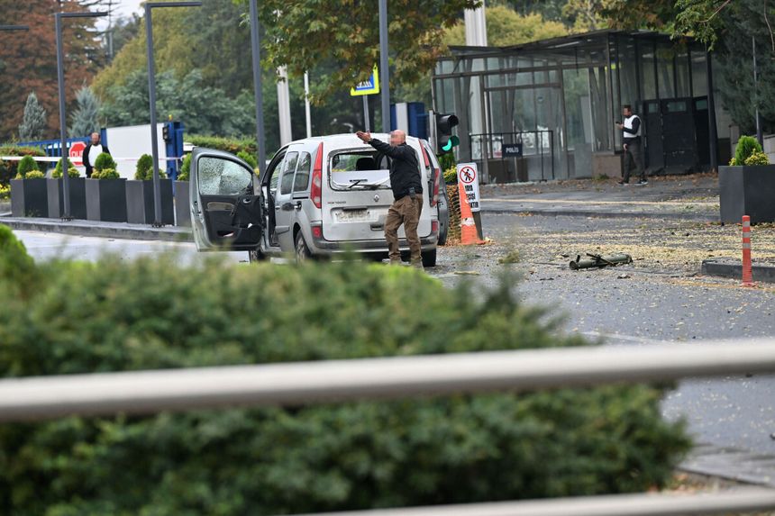 Zniszczony samochód, którego terroryści użyli w ataku