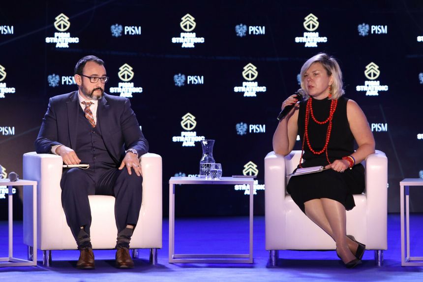 Michael Kofman i Alina Frolova podczas Konferencji PISM Strategic Ark w Warszawie 19 maja 2022 r.