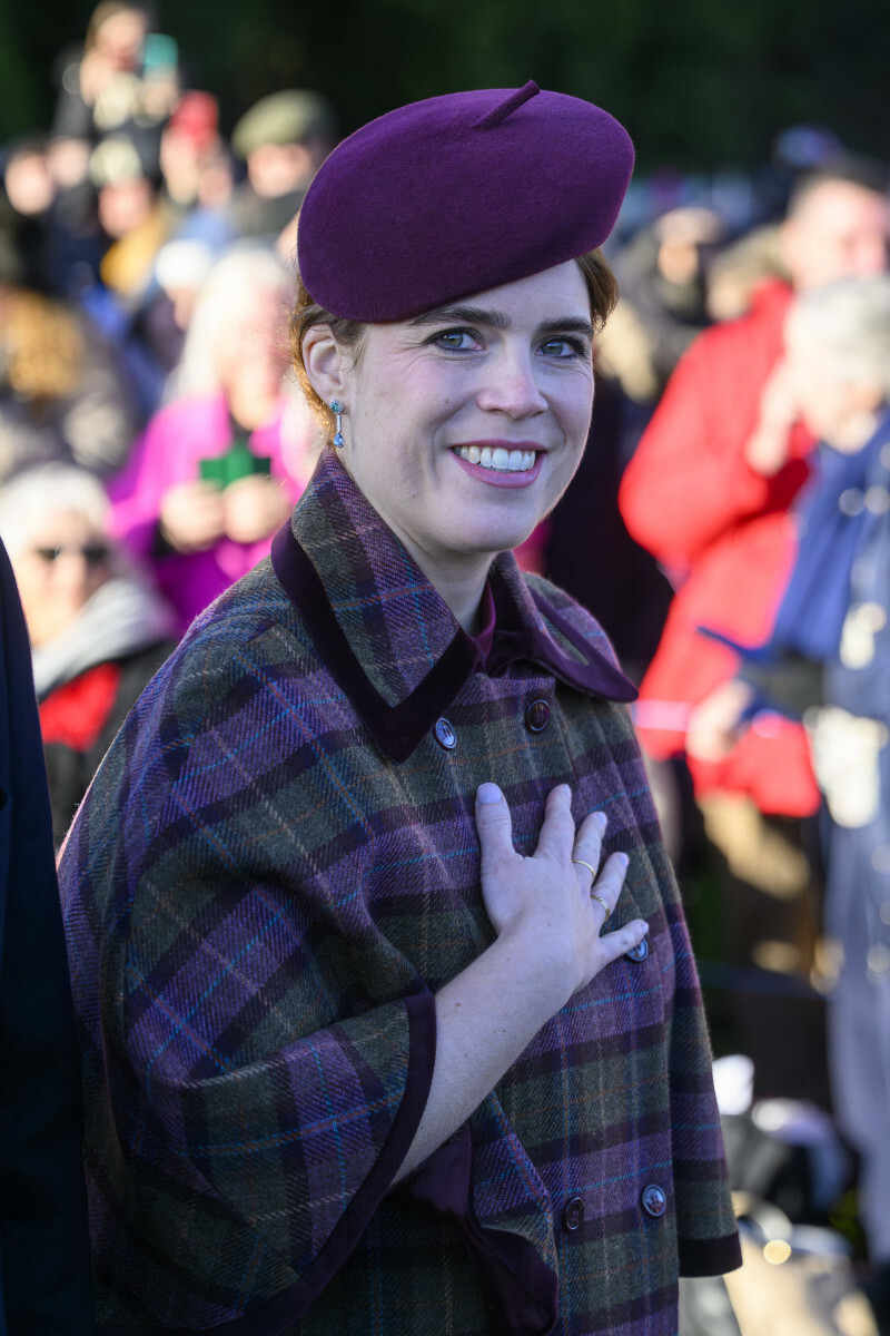 Księżniczka Eugenia podczas świątecznego spaceru z rodziną królewską w Sandringham