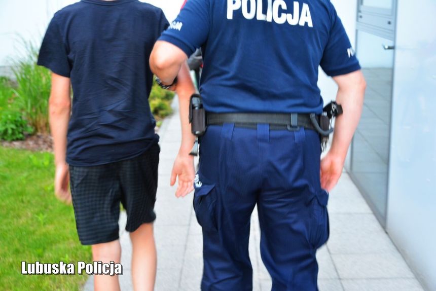 14-latek uciekał przed policją autem brata