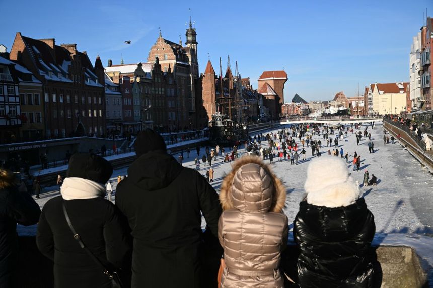 W Gdańsku z powodu silnych mrozów zamarzła Motława