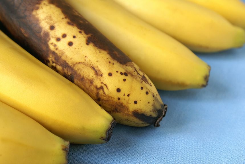 Co oznaczają plamy na bananach?