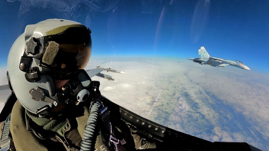 Rumuńskie F-16 przechwyciły rosyjskie Su-27 nad Bałtykiem