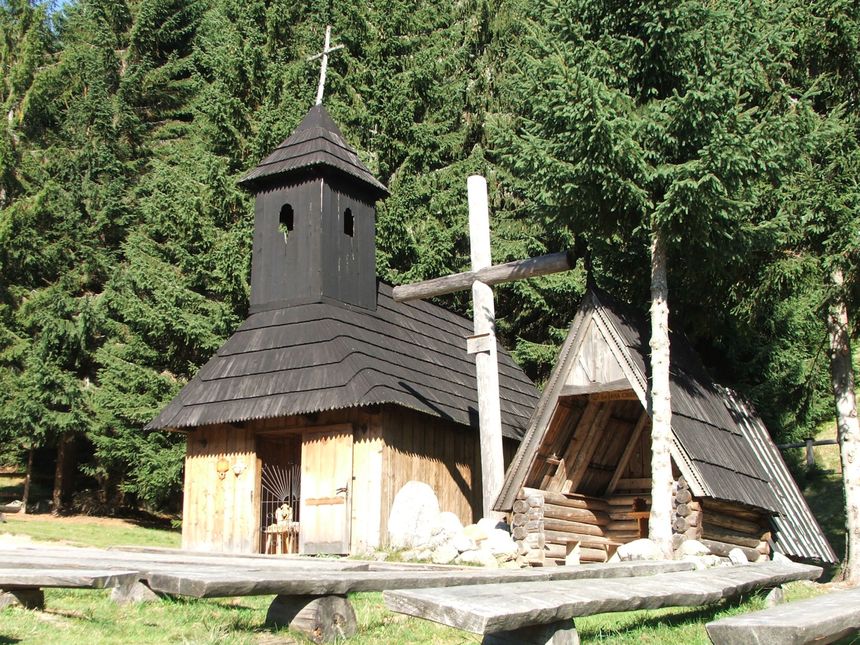 Kaplica św. Jana Chrzciciela na Polanie Chochołowskiej. Fot. Wikimedia Commons / Opioła Jerzy / CC BY-SA 3.0