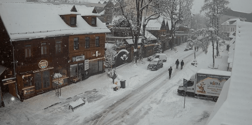 Zakopane śnieg na Krupówkach