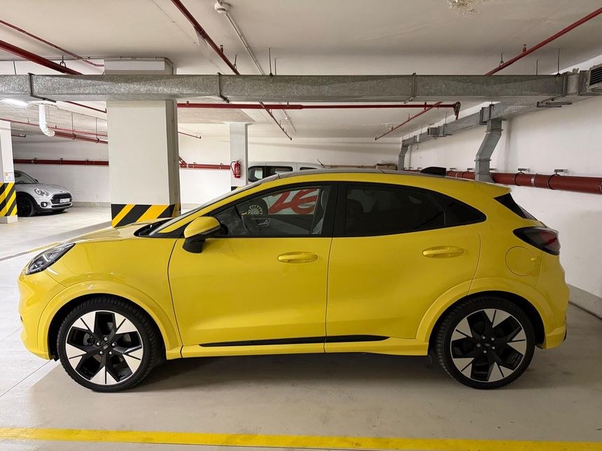 Ford Puma od boku