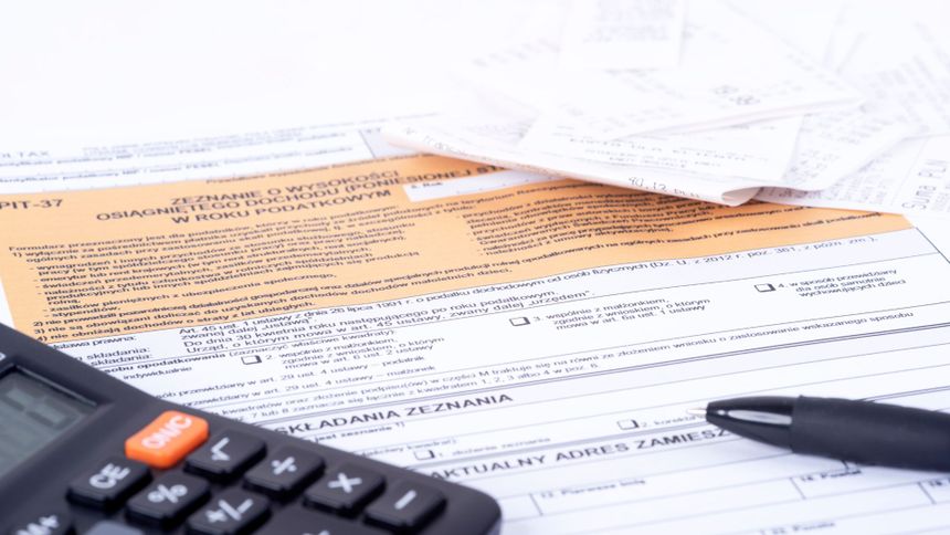 Emeryci a zeznania podatkowe