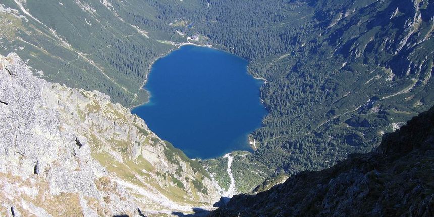 Morskie Oko przyciąga wielu turystów