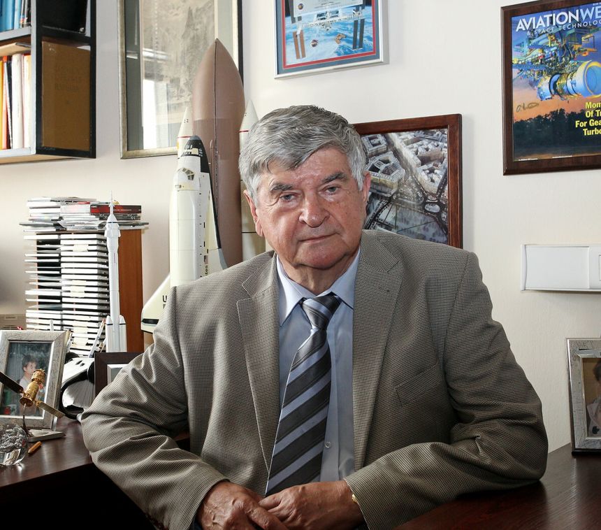 Prof. Piotr Wolański