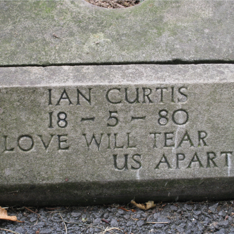 Ian Curtis - nagrobek wokalisty
