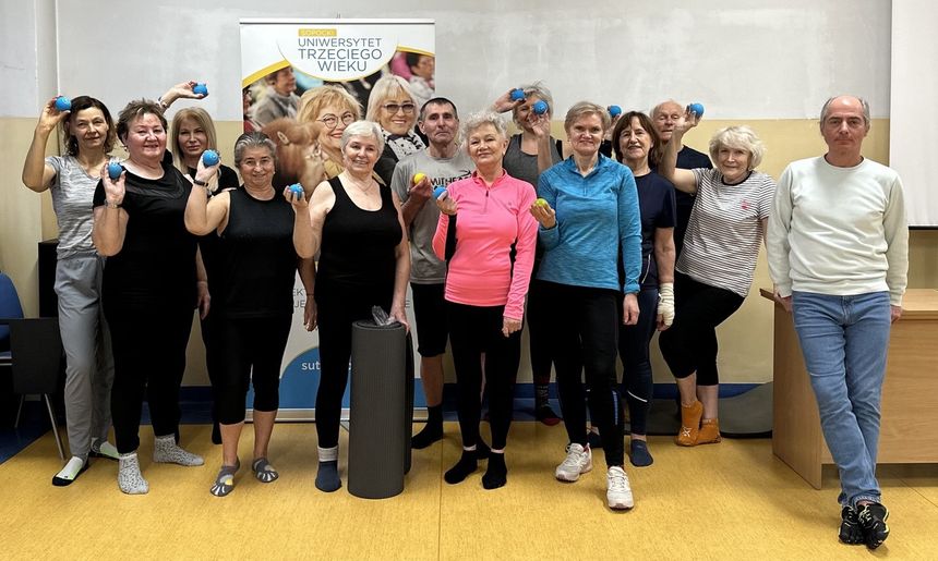 Zajęcia sportowe na Uniwersytecie III Wieku cieszą się szczeg&oacute;lnym zainteresowaniem.