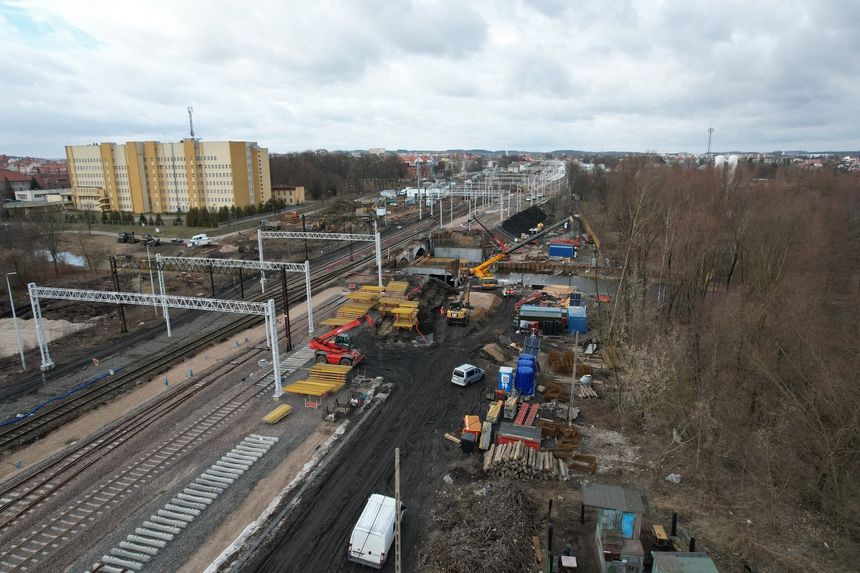 Prace przy moście na rzece Ełk, marzec 2023 roku