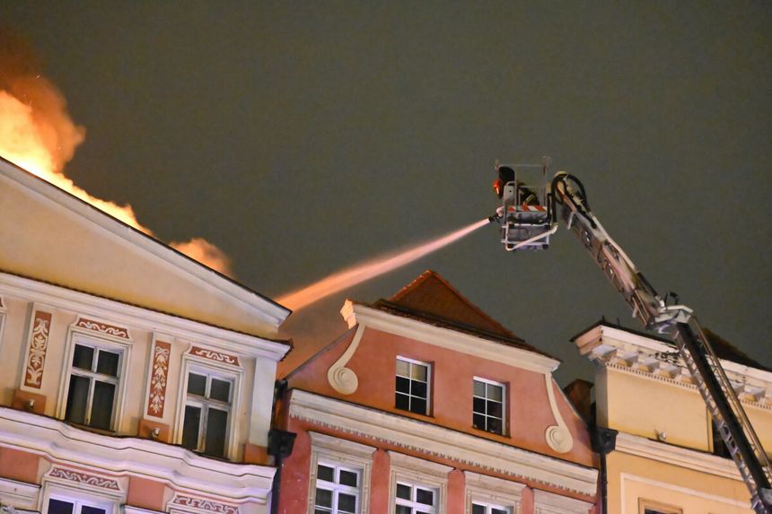Pożar w Świdnicy. Spłonął dach zabytkowej kamienicy