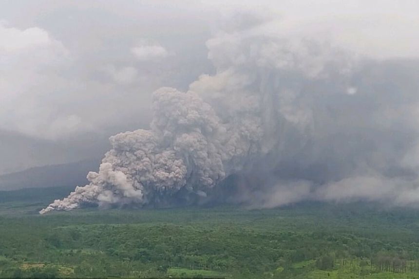 erupcja wulkanu Semeru