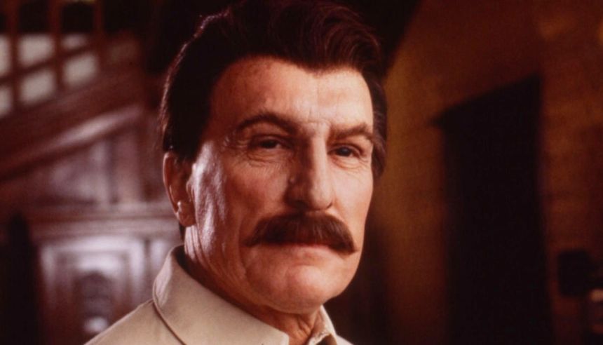 Robert Duvall jako Józef Stalin