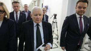 Prezes PiS Jarosław Kaczyński z posłami Prawa i Sprawiedliwości 