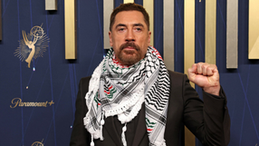 Javier Bardem na 77. gali rozdania nagród Emmy w Los Angeles