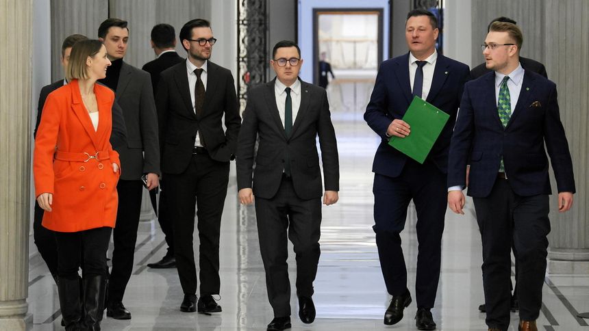 Minister energii Miłosz Motyka i przewodniczący klubu parlamentarnego PSL Krzysztof Paszyk