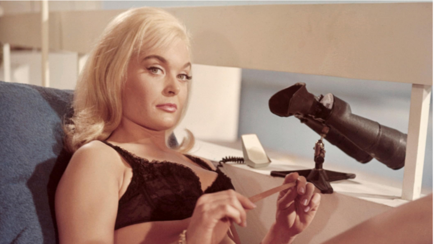 Goldfinger - Shirley Eaton -  kadr z filmu