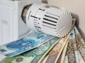 Banknoty przy kaloryferze