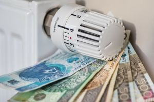 Banknoty przy kaloryferze