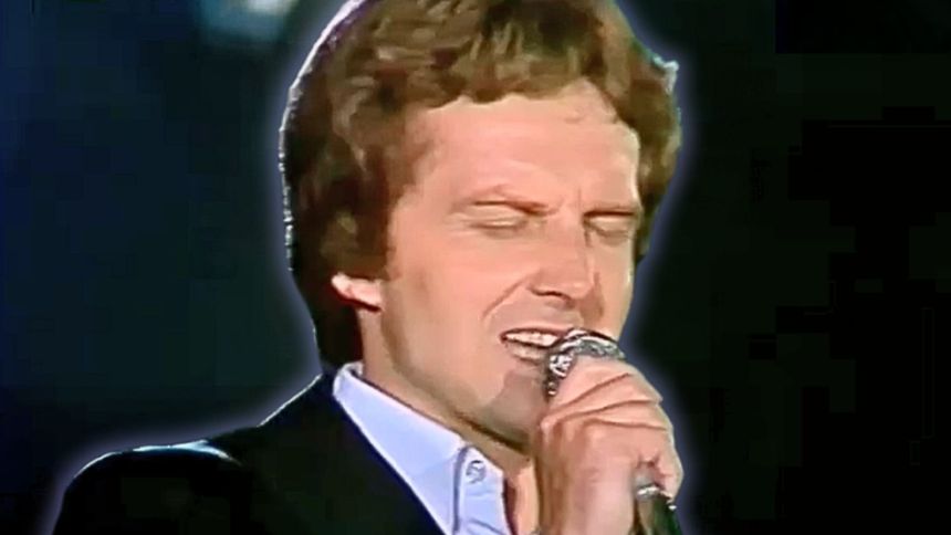 Mężczyzna z mikrofonem