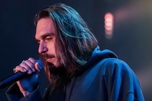 Miuosh podczas koncertu w ramach trasy Męskie Granie w Poznaniu