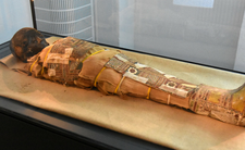Wrocław, muzeum, mumia dziecka z Egiptu