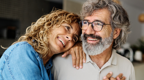 Para - mężczyzna i kobieta w średnim wieku