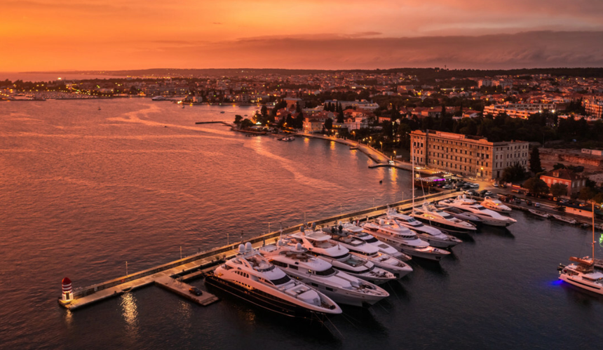 Port w Zadarze o zachodzie słońca