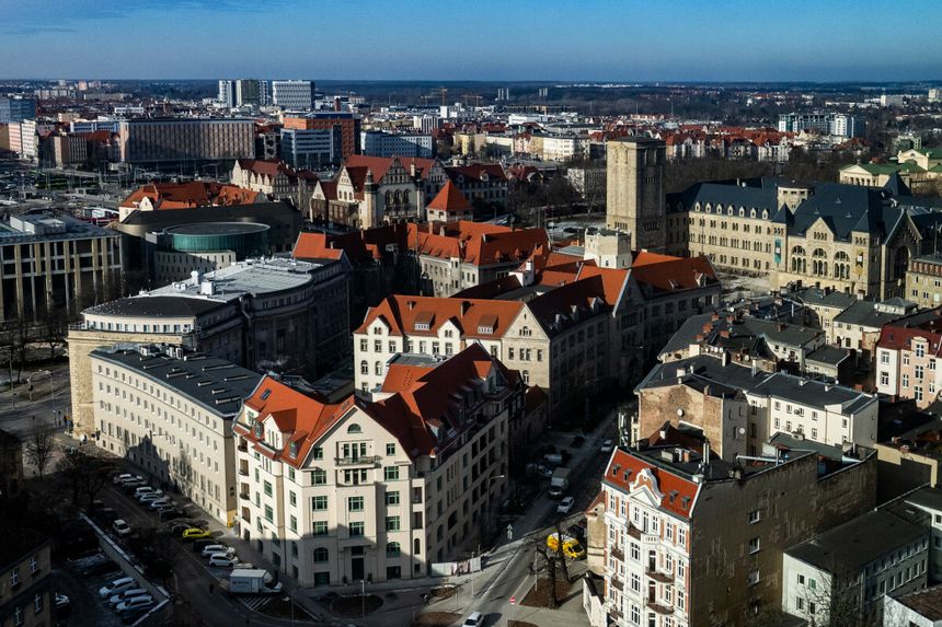 Widok na zabudowę miejską w Poznaniu