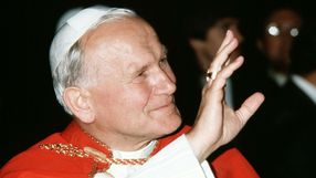 Jan Paweł II podczas wizyty w Paryżu