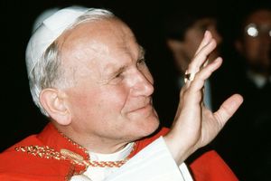 Jan Paweł II podczas wizyty w Paryżu