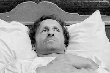 Słońce wschodzi raz na dzień - kadr z filmu 