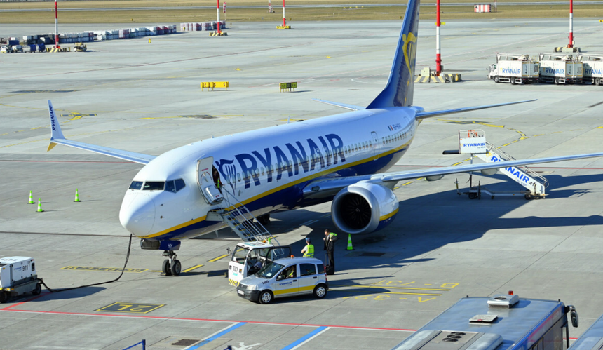 Samolot Ryanair na lotnisku w Krakowie