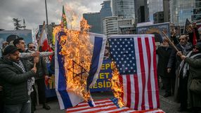 Protesty przeciwko atakom USA i Izraela