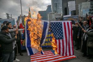 Protesty przeciwko atakom USA i Izraela