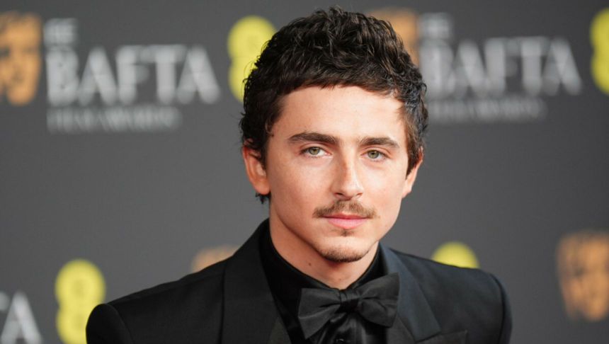 Timothee Chalamet na rozdaniu nagród BAFTA 2026