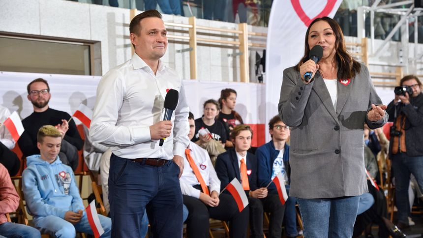 Michał Jaros i Monika Wielichowska na spotkaniu z mieszkańcami wrocławskiego Jagodna w 2023 roku