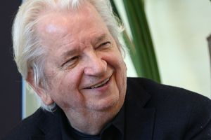 Juliusz Machulski z uśmiechem na ustach