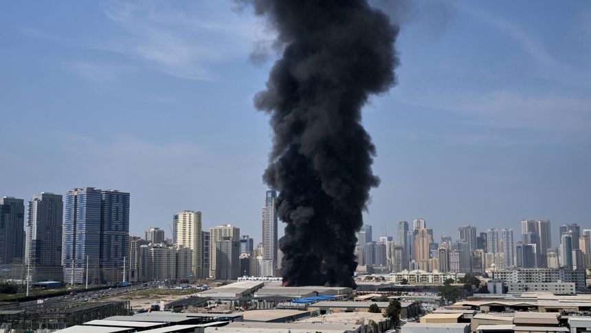 Dym po irackim ataku na Dubaj