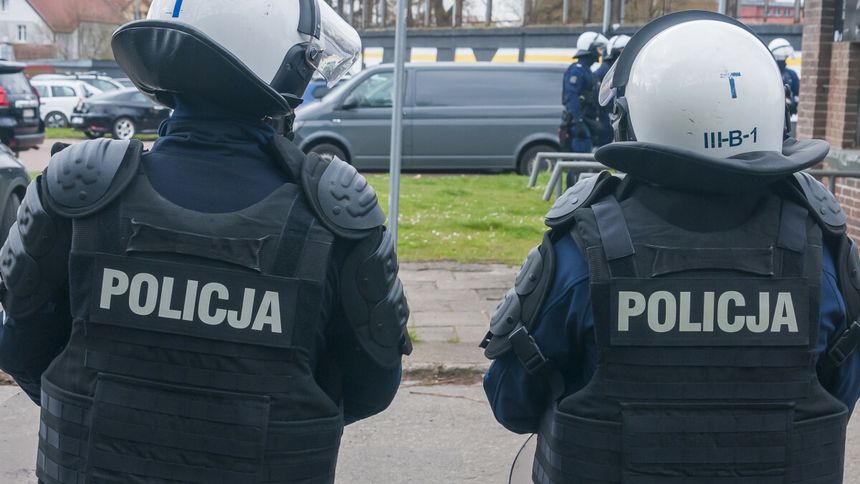 Funkcjonariusze walczą o wyższe emerytury
