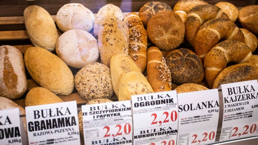 Pieczywo w piekarni