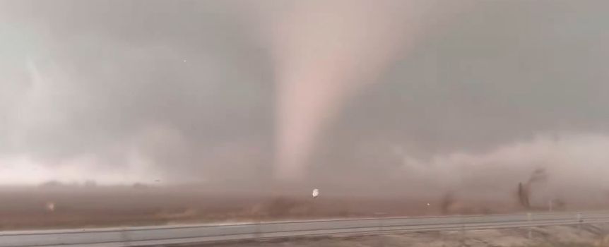 Tornada uderzyły m.in. w Illinois i Indiaen, niszcząc domy i infrastrukturę
