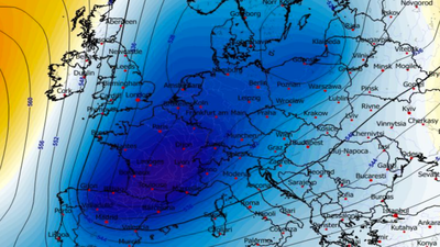 Anomalia wysokości geopotencjalnej na poziomie 500 hPa (dm) 26.03